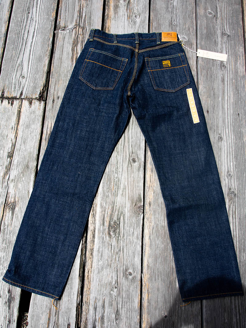 1606 W Knee Standard Dirt Denim